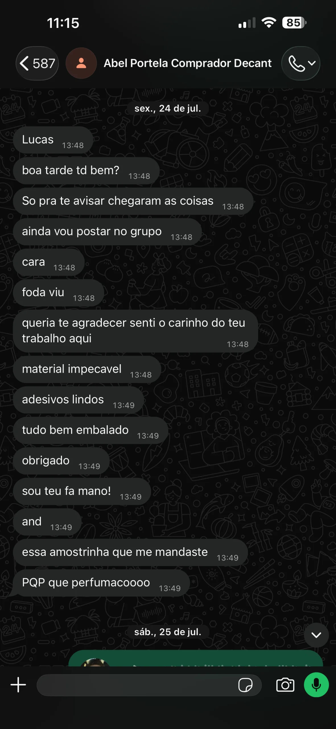 Print de conversa no WhatsApp de um cliente elogiando a entrega e o perfume